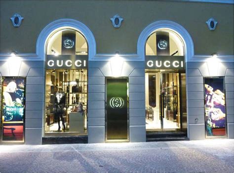 foto negozio gucci napoli|GUCCI .